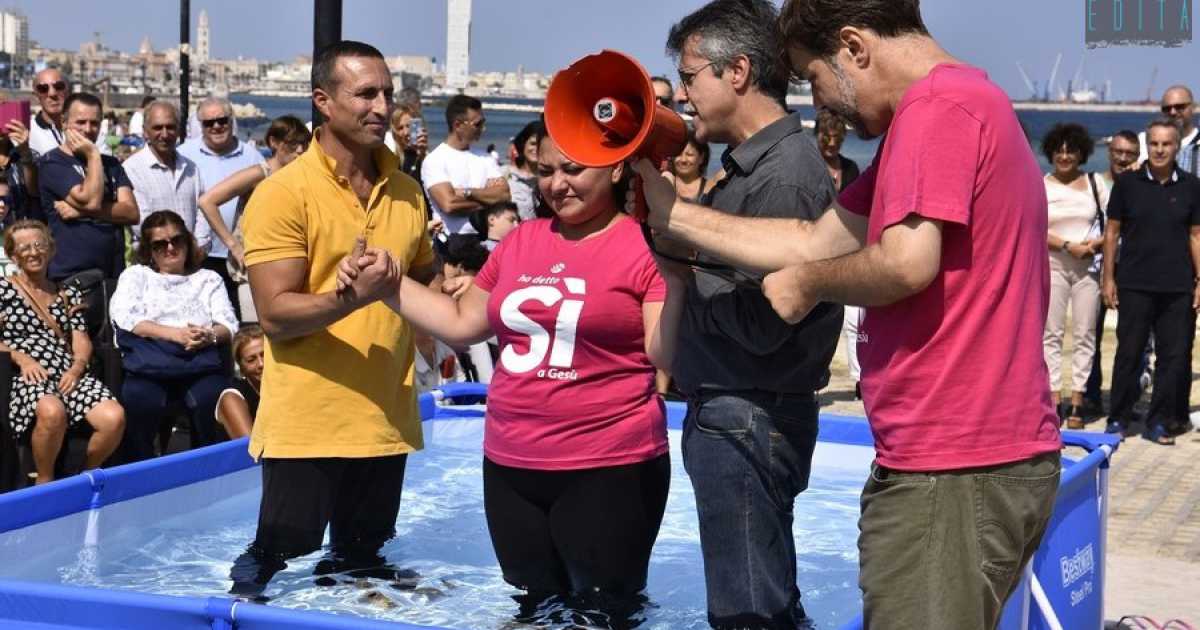 Pane e Pomodoro, al grido di ho detto s� a Ges� va in scena il battesimo in vasca